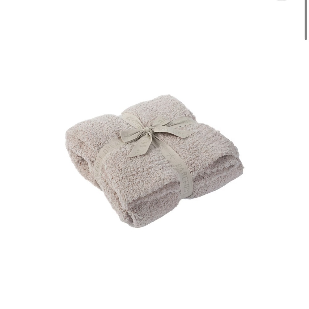 Barefoot Dreams Cream Blanket Luxuriously Soft and Cozy
